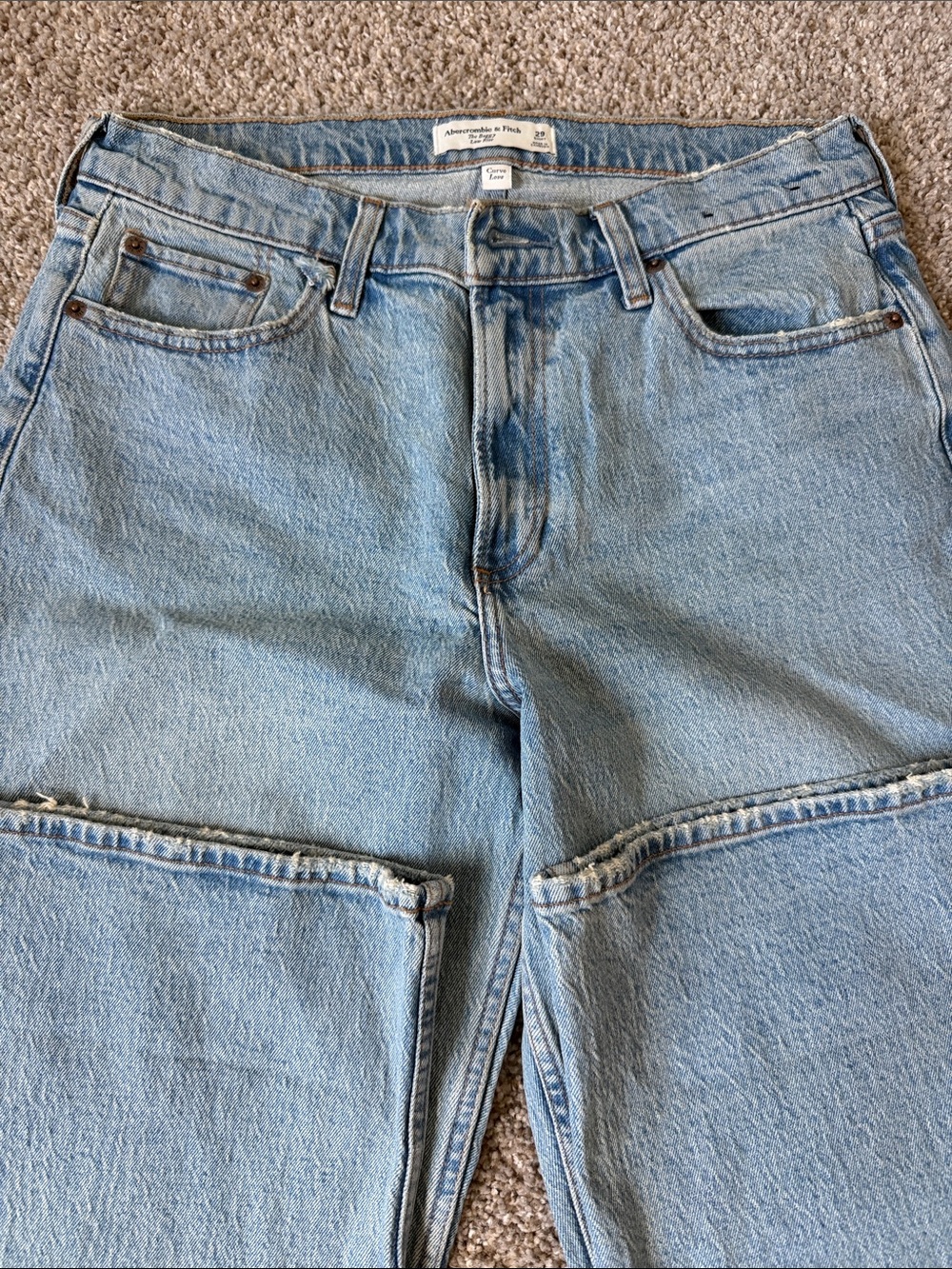 Abercrombie & Fitch Men's Light Wash Relaxed Jeans